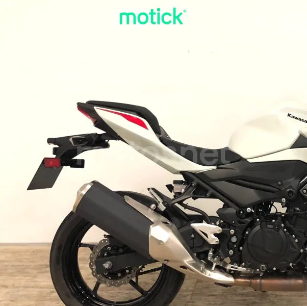 Kawasaki Z400 - Vista 3