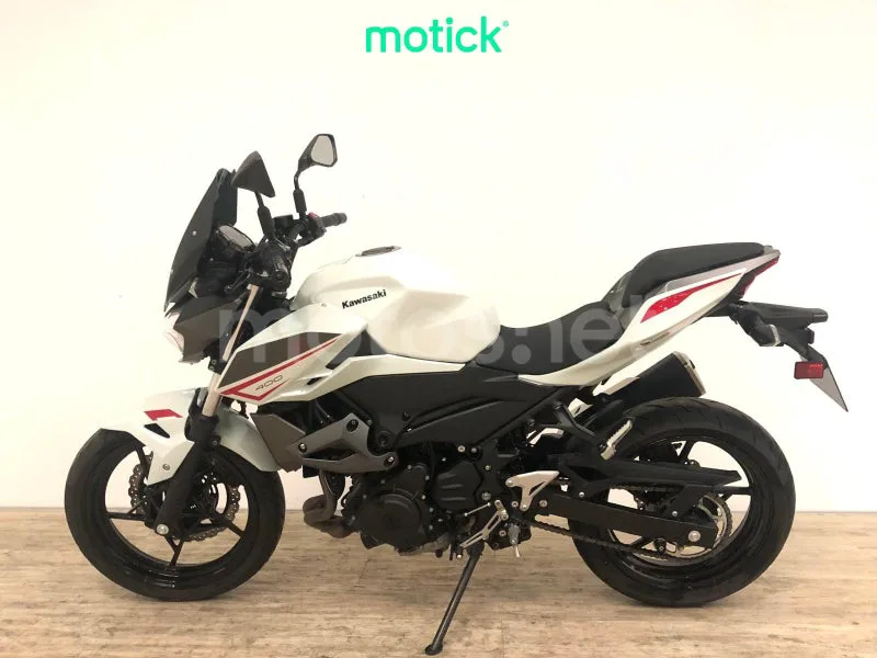 Kawasaki Z400 - Vista 6