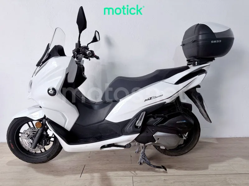 QJ Motor MTX 125 - Vista 5