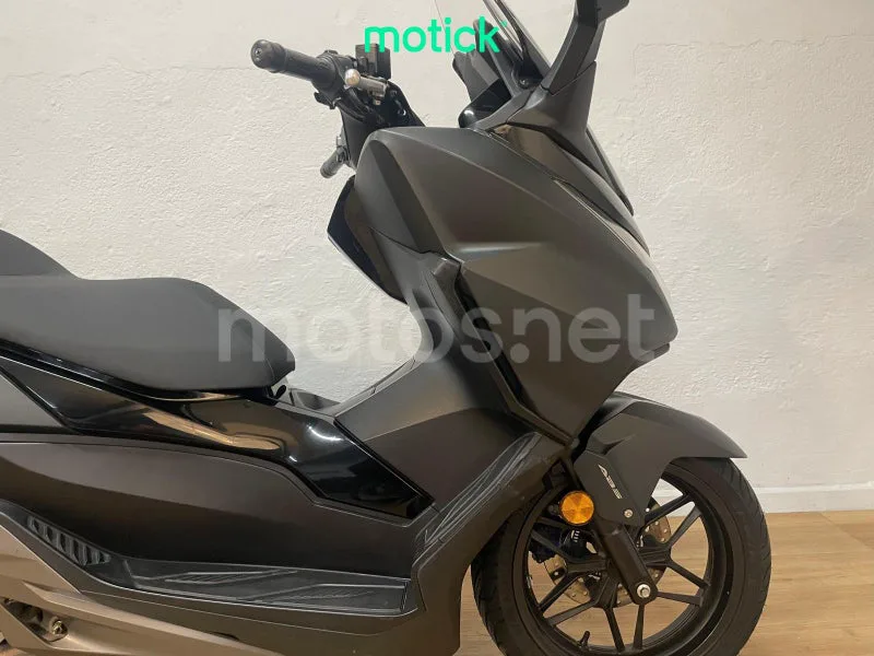 Honda Forza 125 - Vista 3