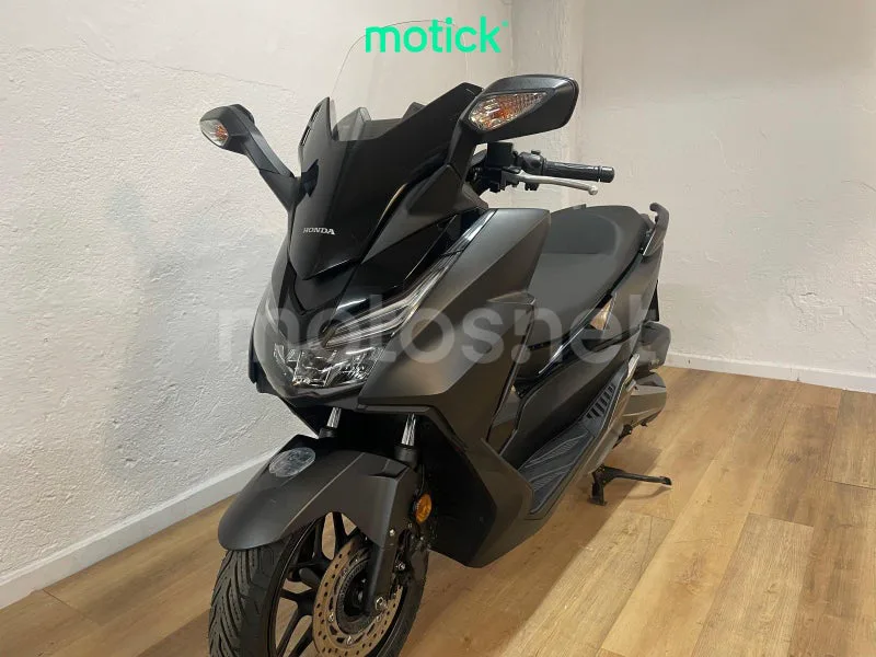 Honda Forza 125 - Vista 8