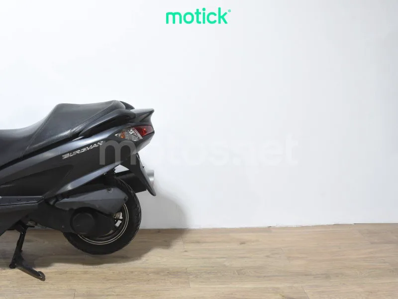Suzuki Burgman 125 - Vista 8