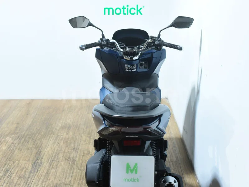 Honda PCX125 - Vista 6