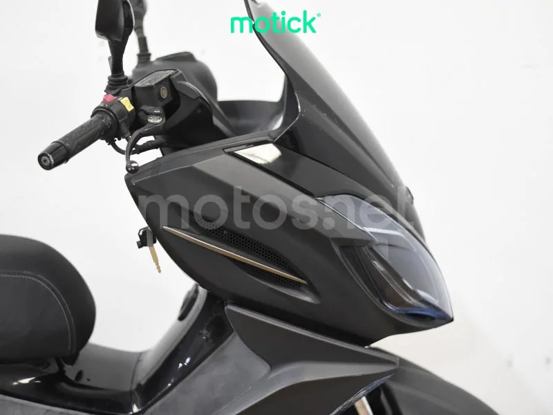 Kymco K-XCT 125i - Vista 3
