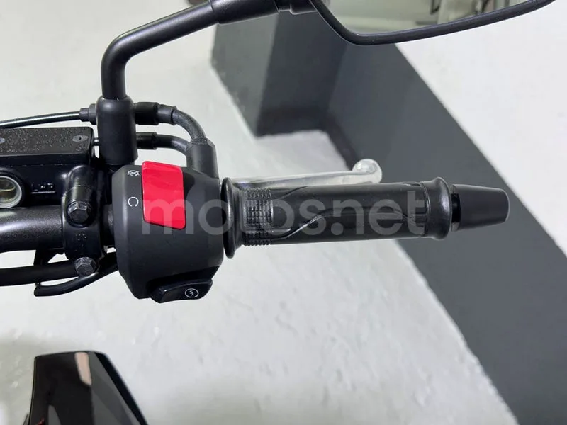 Honda CB125R - Vista 14