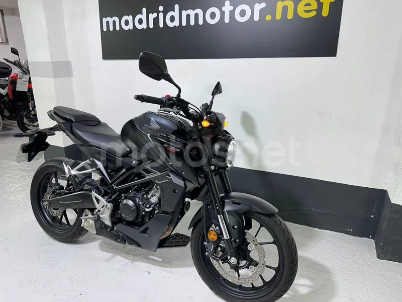 Honda CB125R - Vista 3