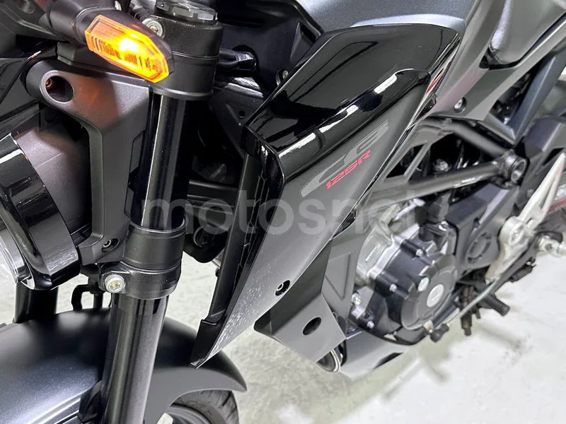 Honda CB125R - Vista 24