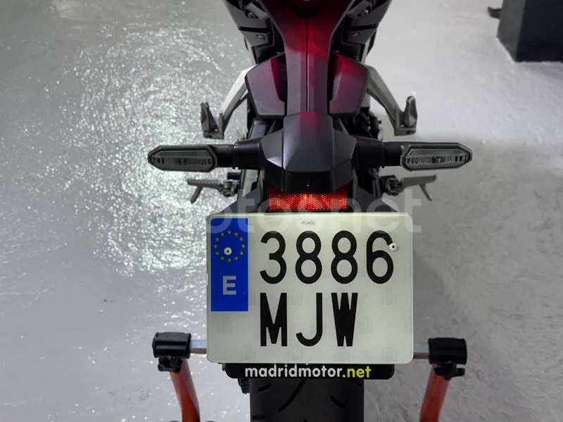 Honda CB125R - Vista 33