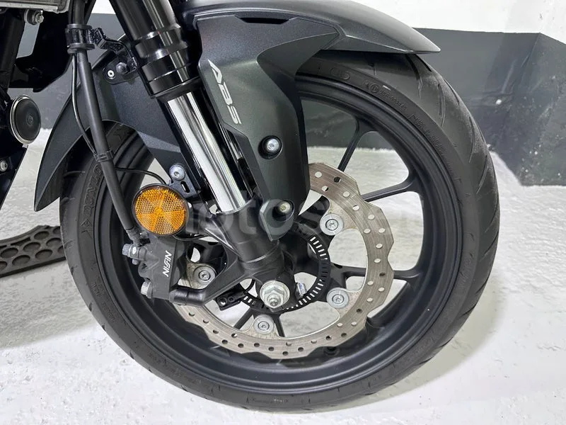 Honda CB125R - Vista 35