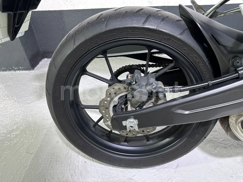 Honda CB125R - Vista 36