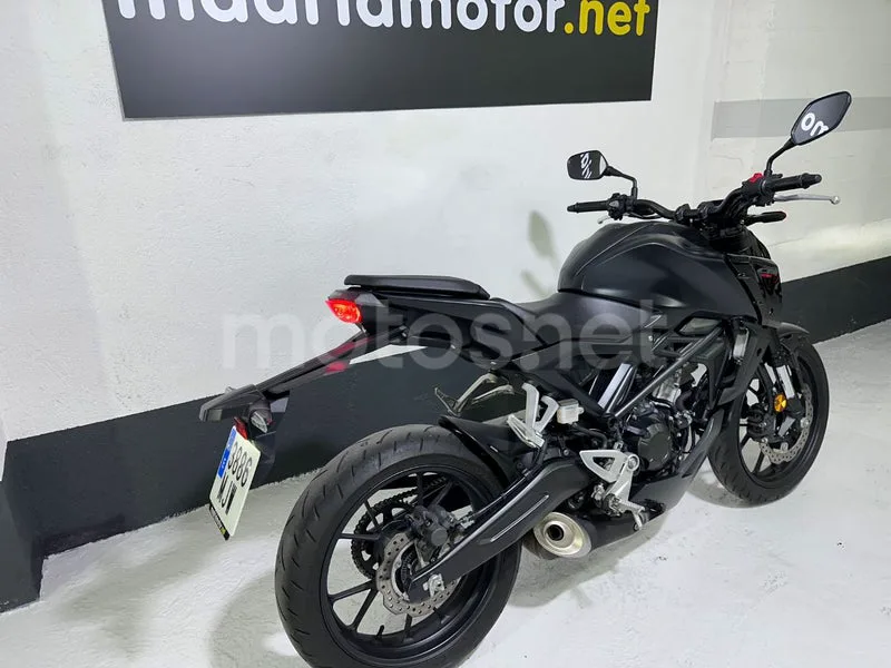 Honda CB125R - Vista 5