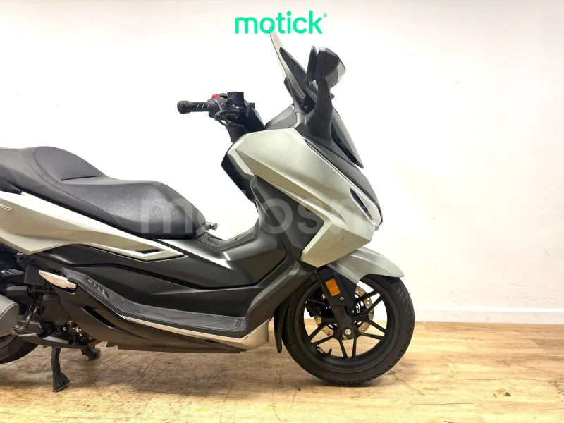 Honda Forza 350 - Vista 4