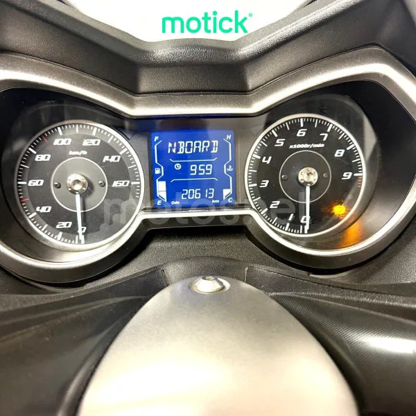 Yamaha XMAX 300 - Vista 5