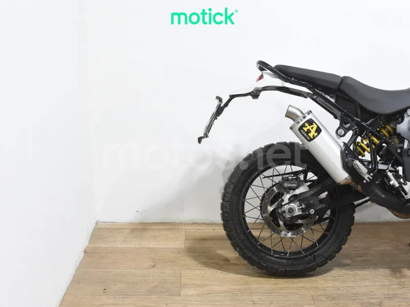 Ducati DesertX - Vista 3