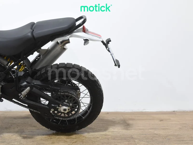 Ducati DesertX - Vista 9