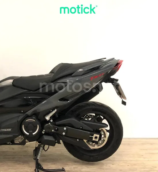 Yamaha TMAX - Vista 8