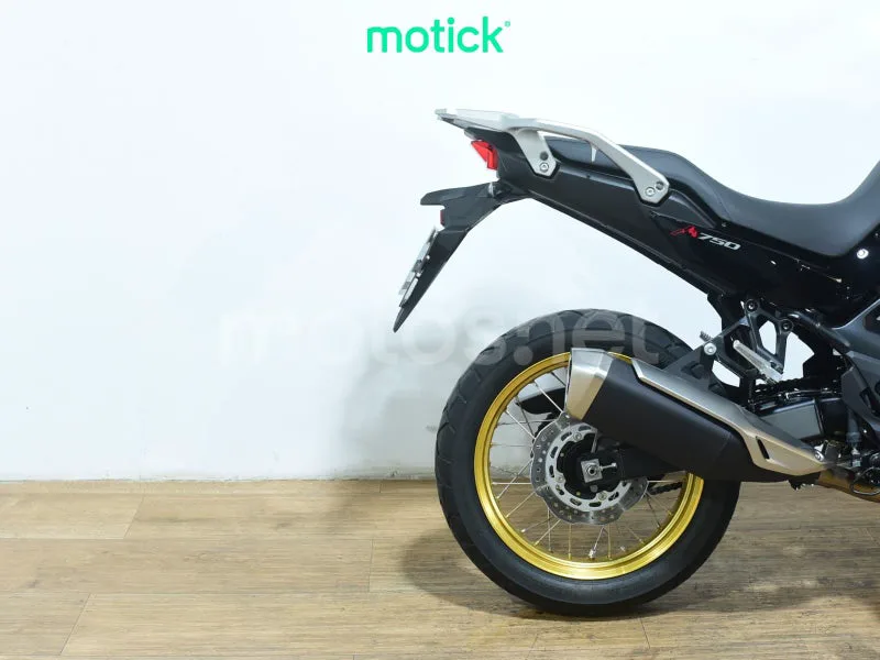 Honda XL750 Transalp - Vista 3