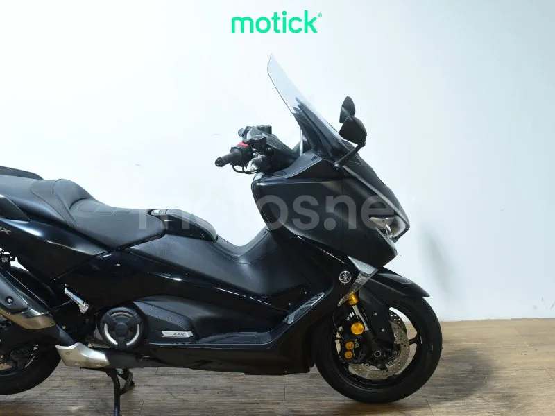 Yamaha TMAX - Vista 4