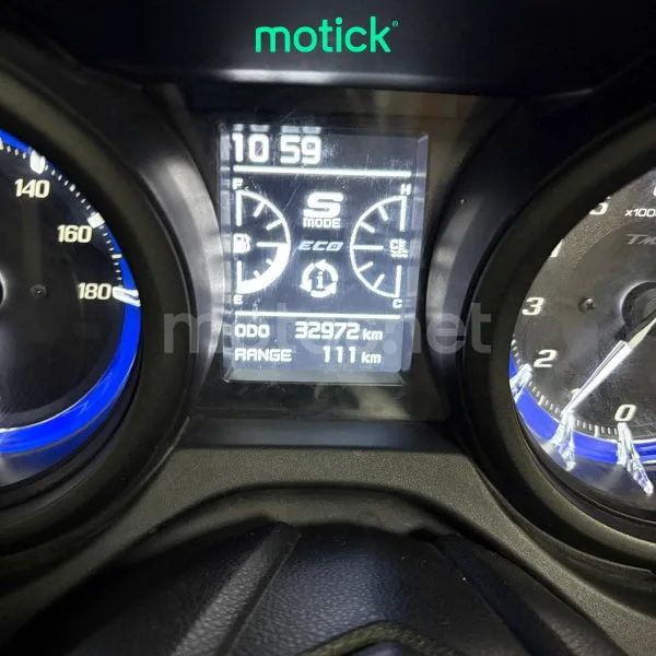 Yamaha TMAX 560 - Vista 4