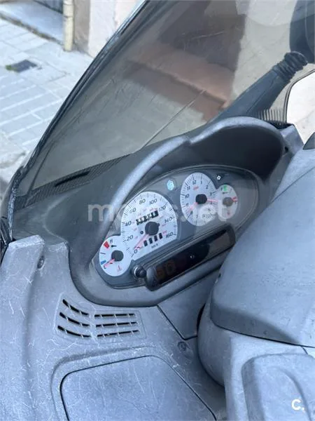 Piaggio X8 200 - Vista 3