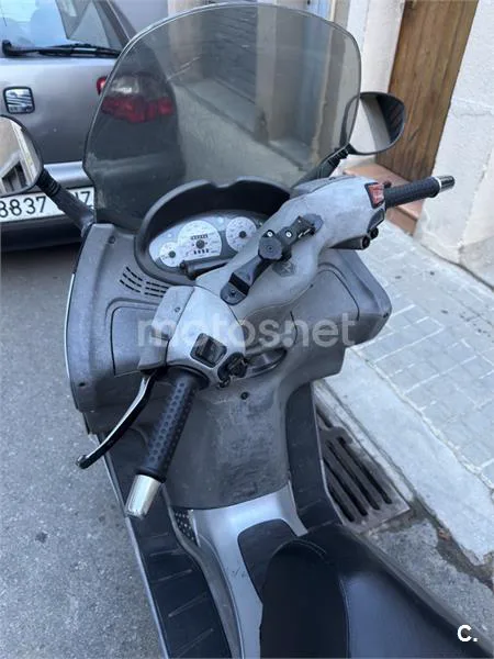 Piaggio X8 200 - Vista 5