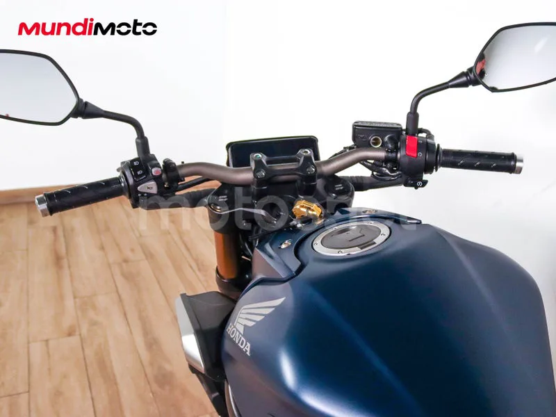 Honda CB650R - Vista 11