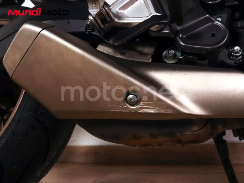 Honda CB650R - Vista 18