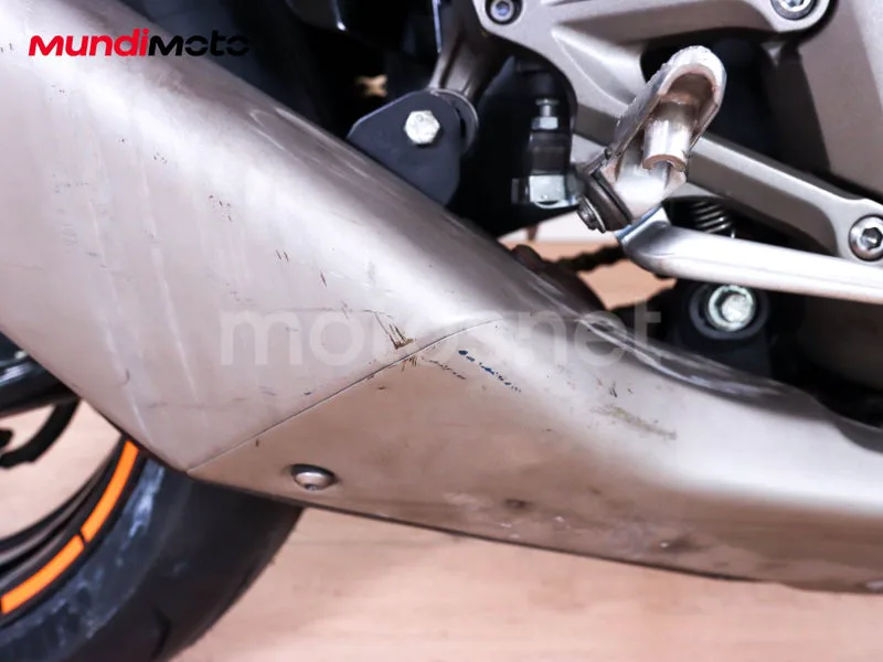 Honda CB1000R - Vista 15