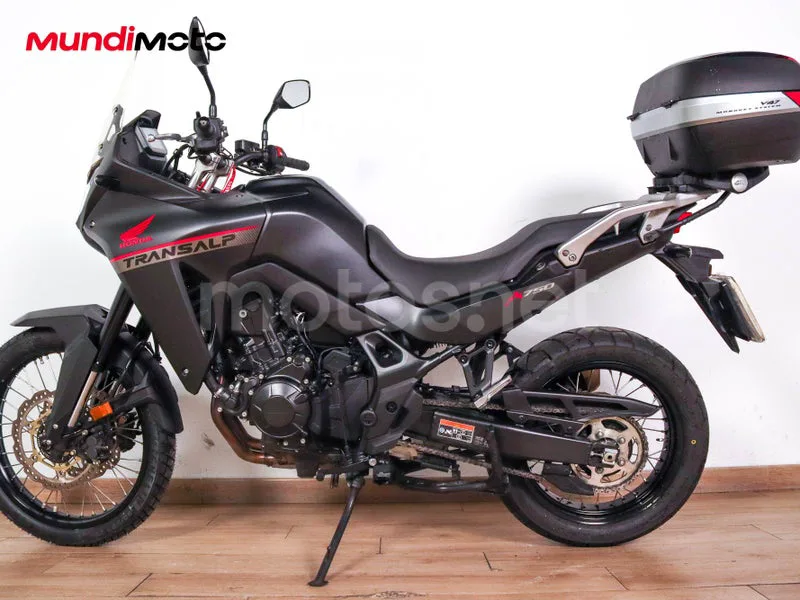 Honda XL750 Transalp - Vista 6