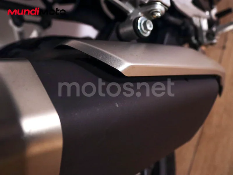 Honda CB750 Hornet - Vista 13