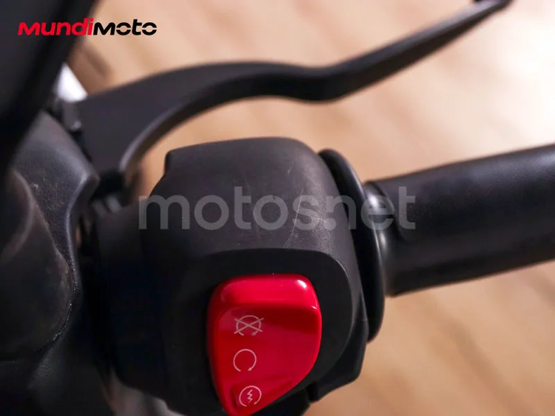 Yamaha XMAX 125 - Vista 32