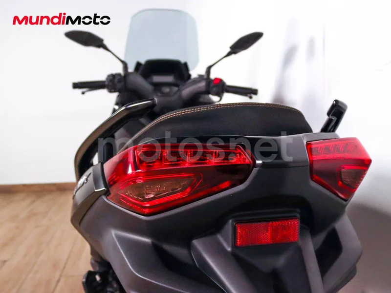Yamaha XMAX 125 - Vista 9