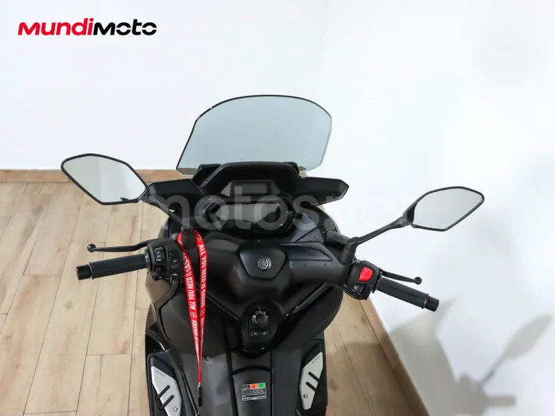 Yamaha TMAX - Vista 11
