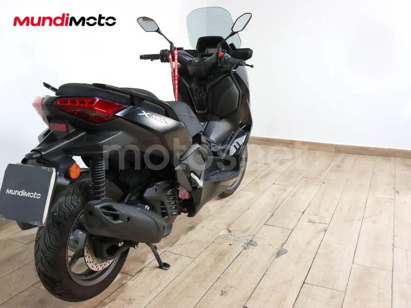Yamaha TMAX - Vista 3