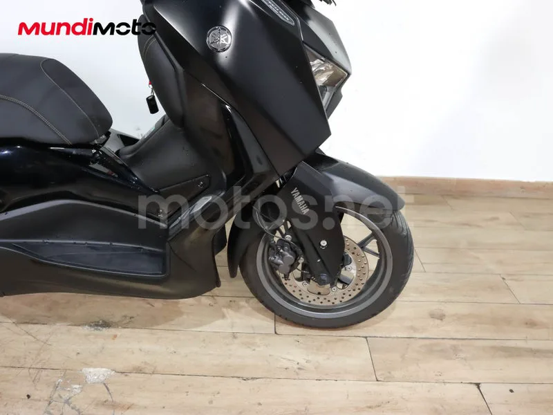Yamaha TMAX - Vista 22