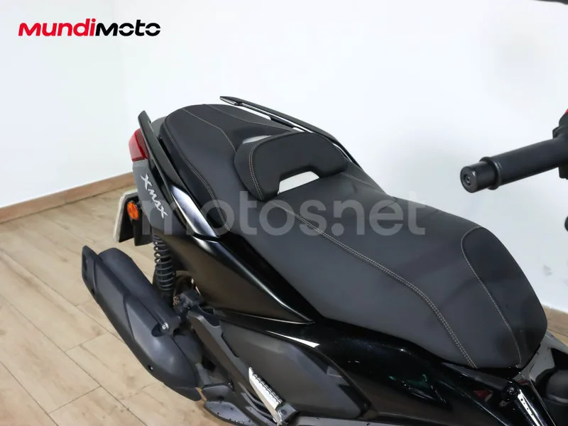 Yamaha TMAX - Vista 23