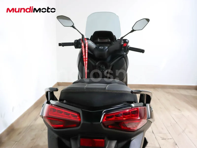 Yamaha TMAX - Vista 4