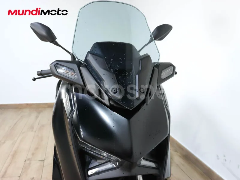 Yamaha TMAX - Vista 5