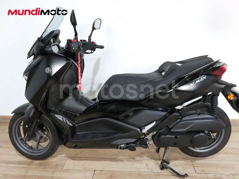 Yamaha TMAX - Vista 6