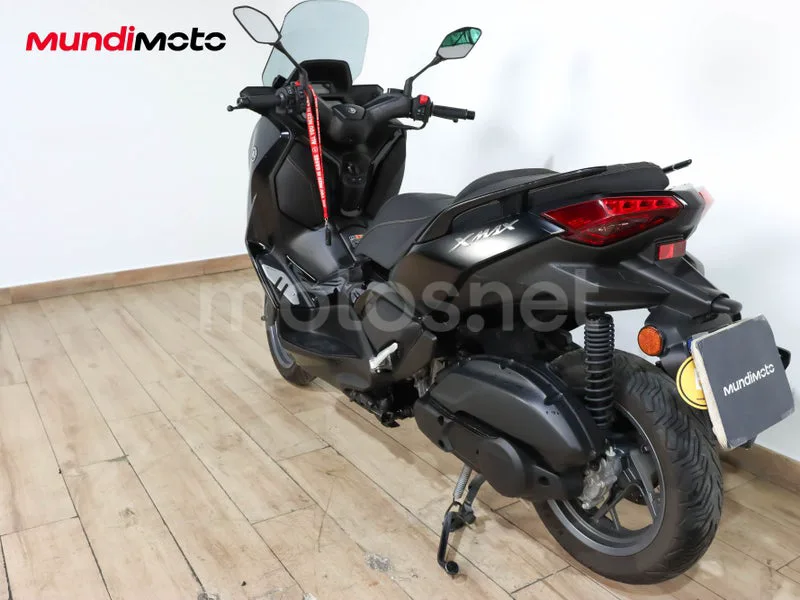 Yamaha TMAX - Vista 8