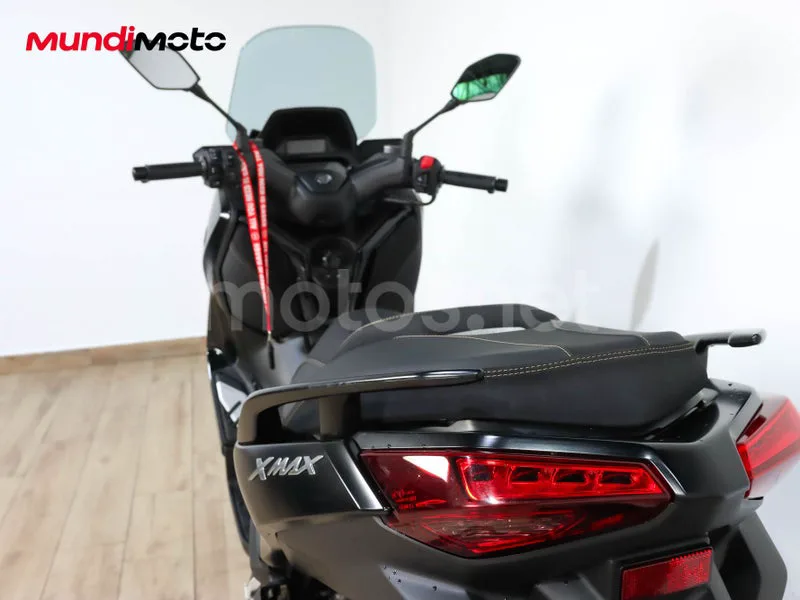 Yamaha TMAX - Vista 9