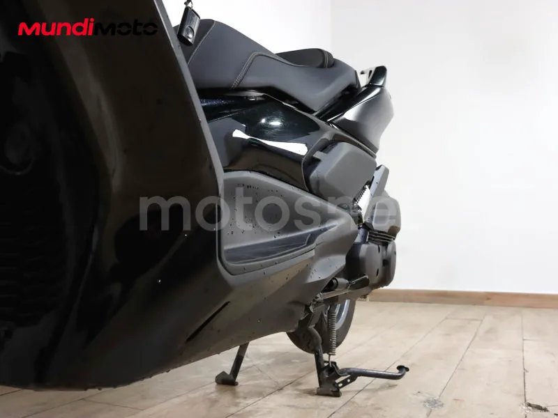 Yamaha TMAX - Vista 10