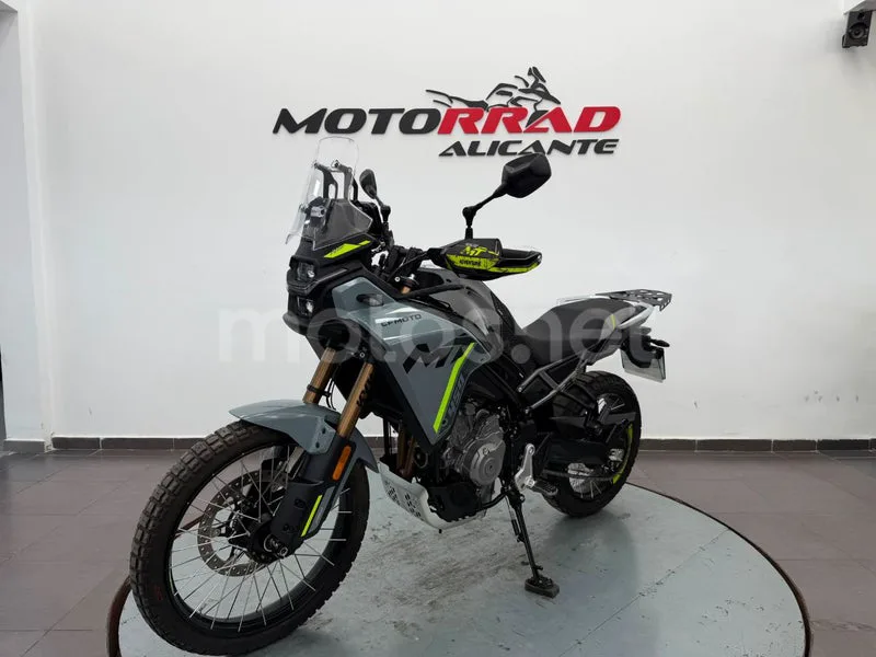 CFMOTO 450MT - Vista 14