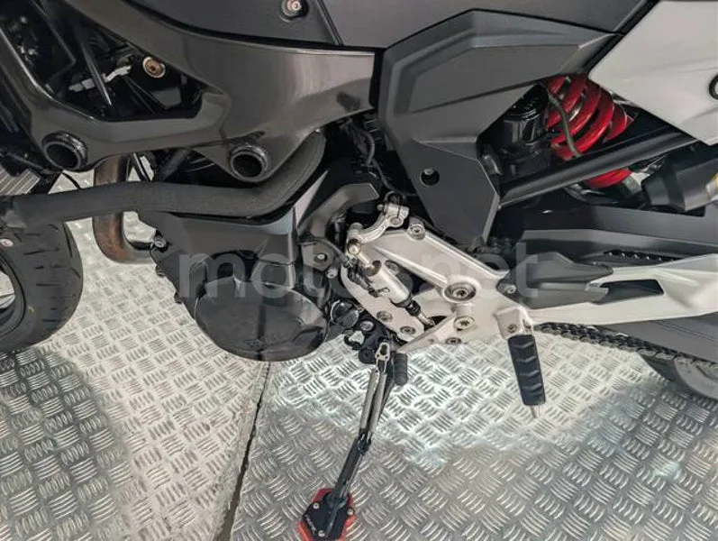BMW F 900 R - Vista 20