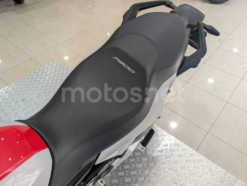 BMW F 900 R - Vista 24
