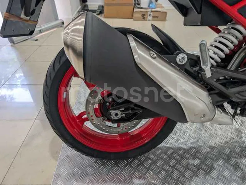 BMW G 310 R - Vista 24
