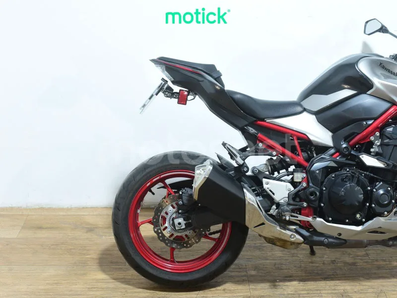 Kawasaki Z900 - Vista 3