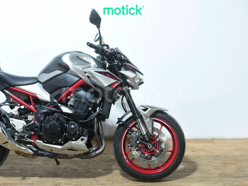 Kawasaki Z900 - Vista 4
