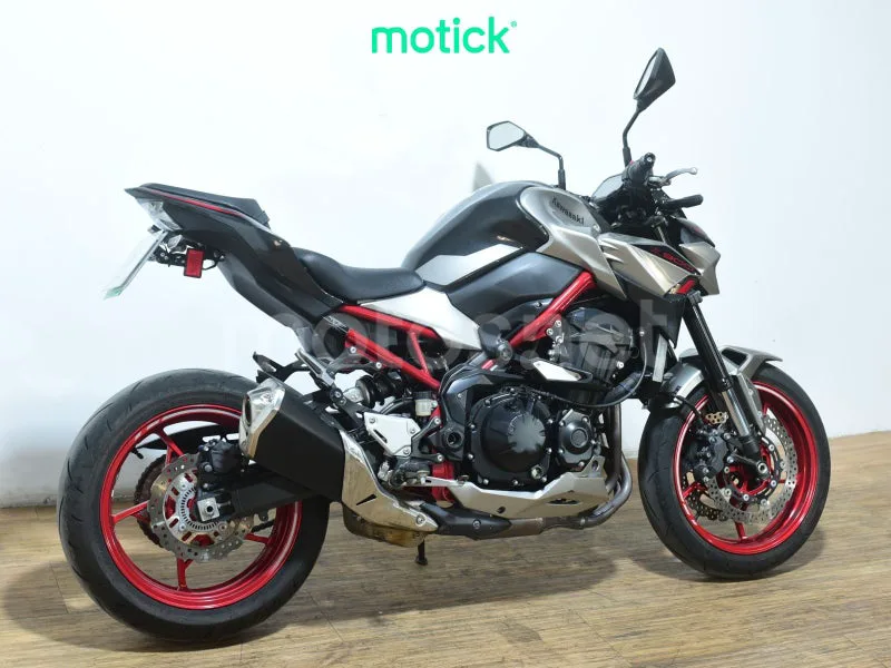 Kawasaki Z900 - Vista 10