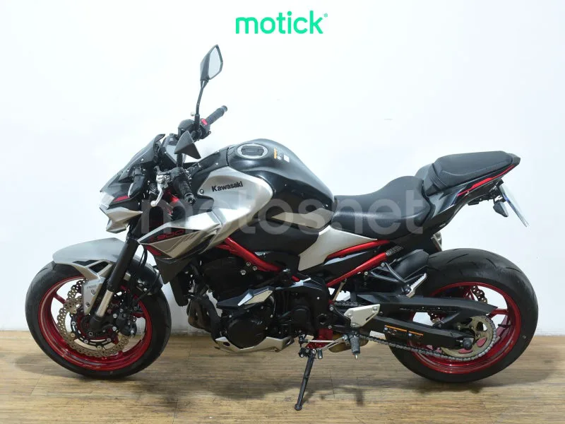 Kawasaki Z900 - Vista 7